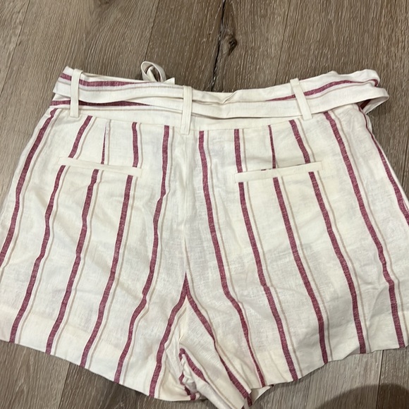 Linen shorts, front and back pockets with waist tie belt - Picture 5 of 5